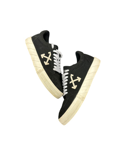 OFF-WHITE Low Vulcanized Canvas Sneaker Black White