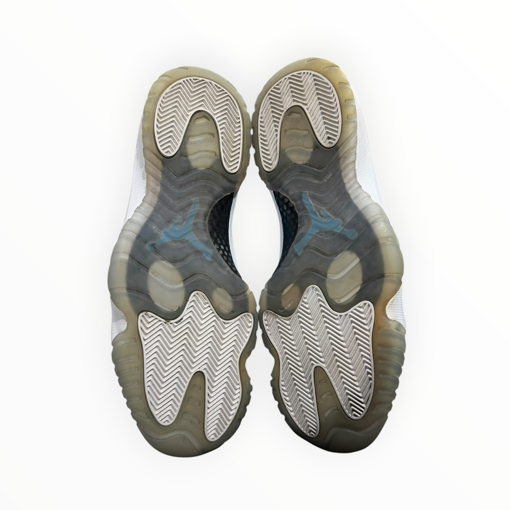 Jordan 11 Retro Pantone